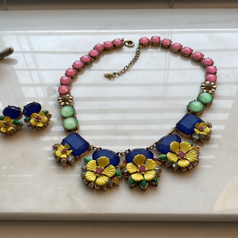 Gorgeous flowered jeweled Necklace and Earrings SET.
Multicolor 🌺🌸🌼Talbots - Picture 3 of 9